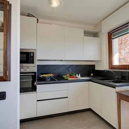 דירה Appartamento Residenza Chiara: Sunny Balcony And Mountain View - Happy Rentals