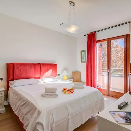 Appartamento Residenza Chiara: Sunny Balcony And Mountain View - Happy Rentals לאבנו-מומבלו