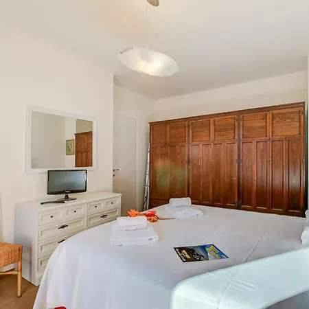 Appartamento Residenza Chiara: Sunny Balcony And Mountain View - Happy Rentals לאבנו-מומבלו