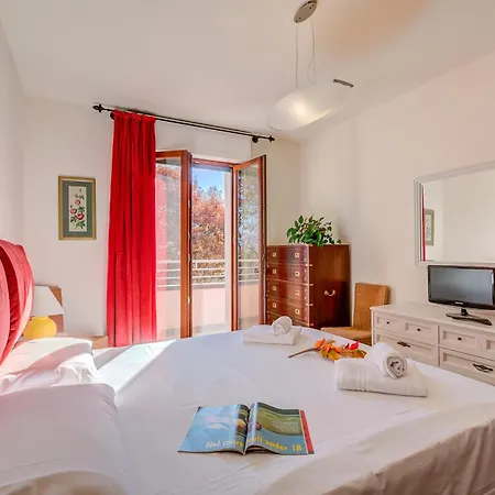 דירה Appartamento Residenza Chiara: Sunny Balcony And Mountain View - Happy Rentals