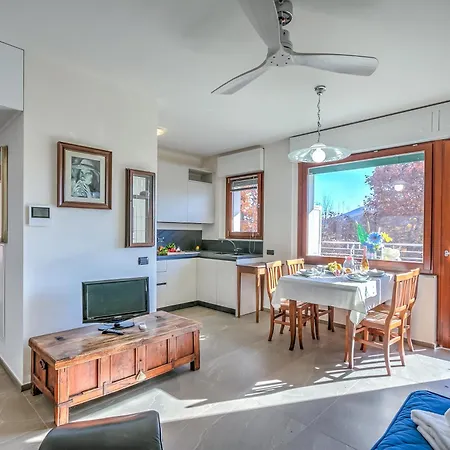 Appartamento Residenza Chiara: Sunny Balcony And Mountain View - Happy Rentals דירה