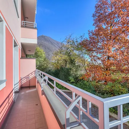 Appartamento Residenza Chiara: Sunny Balcony And Mountain View - Happy Rentals לאבנו-מומבלו