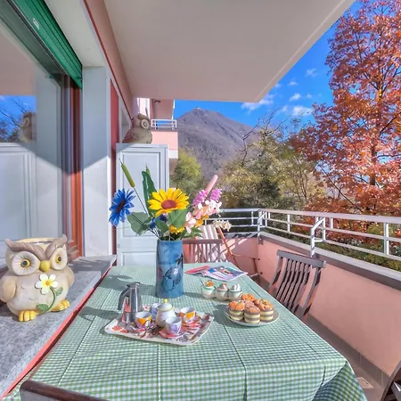 Residenza Chiara: Sunny Balcony And Mountain View - Happy Appartement Laveno-Mombello