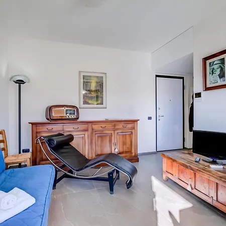 Appartement Residenza Chiara: Sunny Balcony And Mountain View - Happy